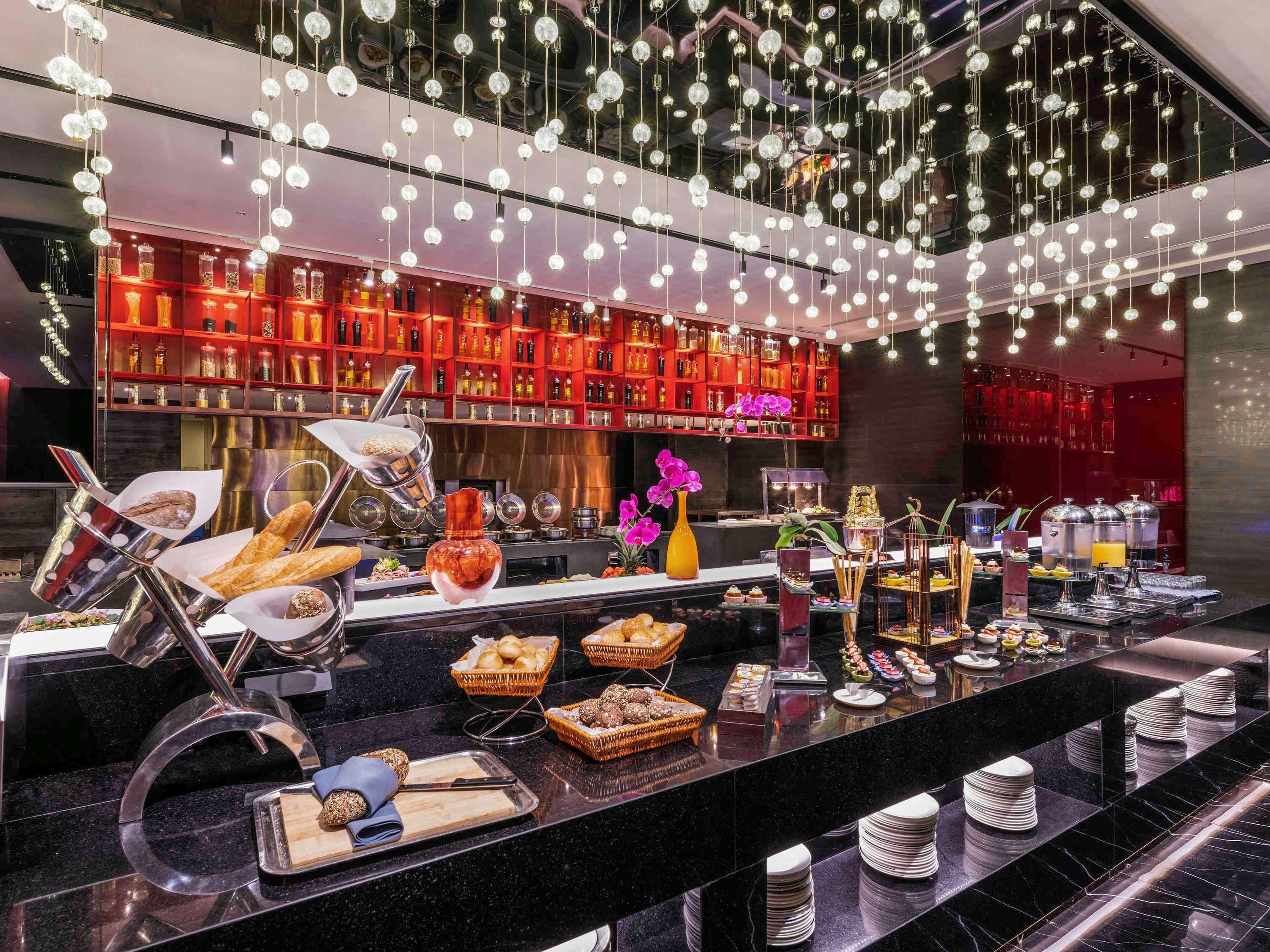 Grand Mercure Century Park Hotel