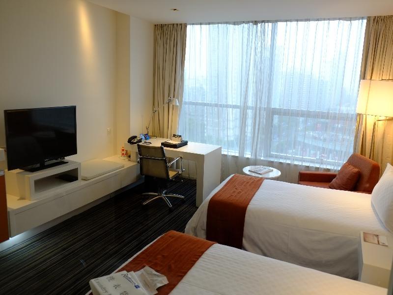 Hotel Grand Mercure Century Park