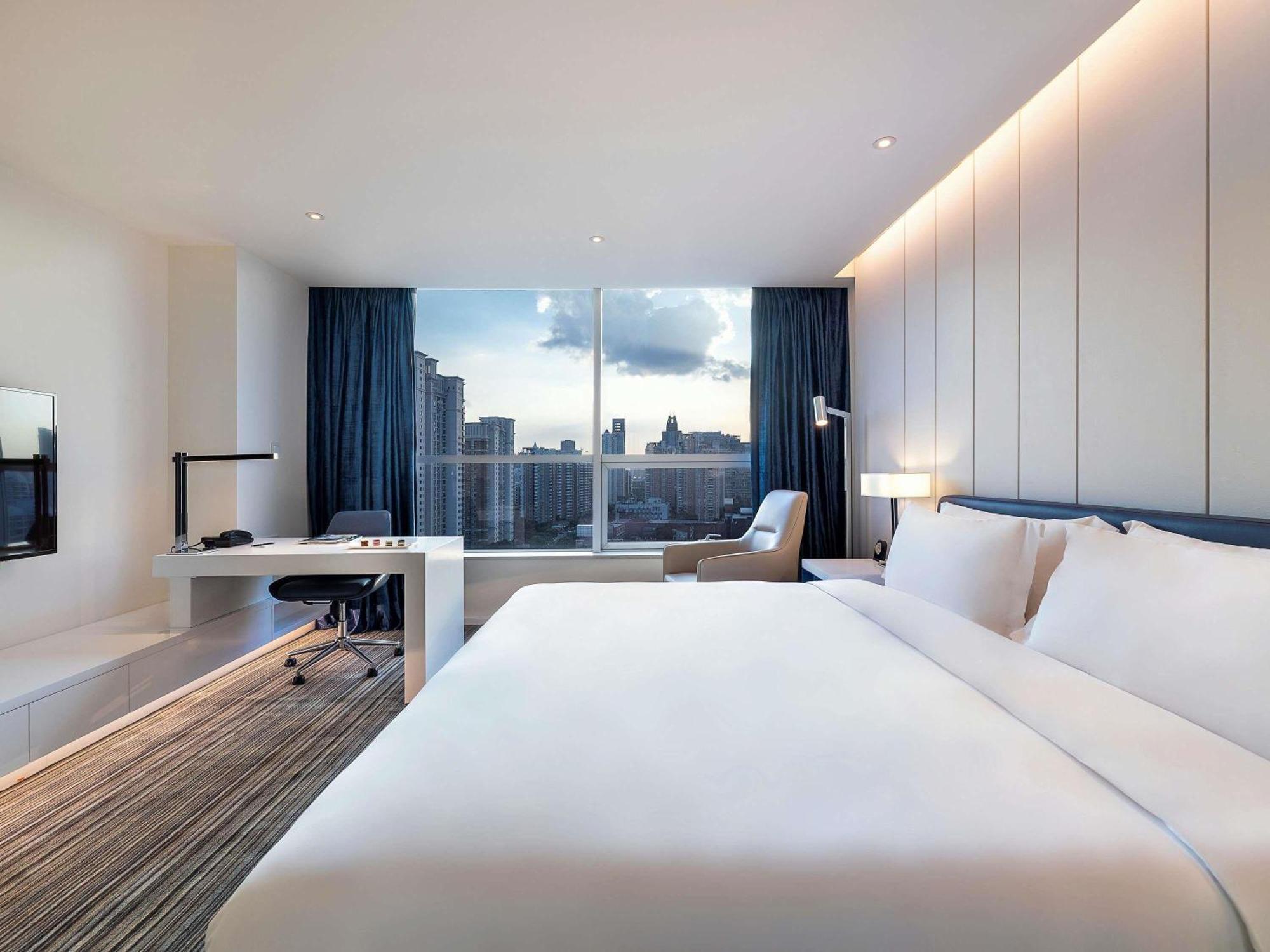 Grand Mercure Century Park 5*