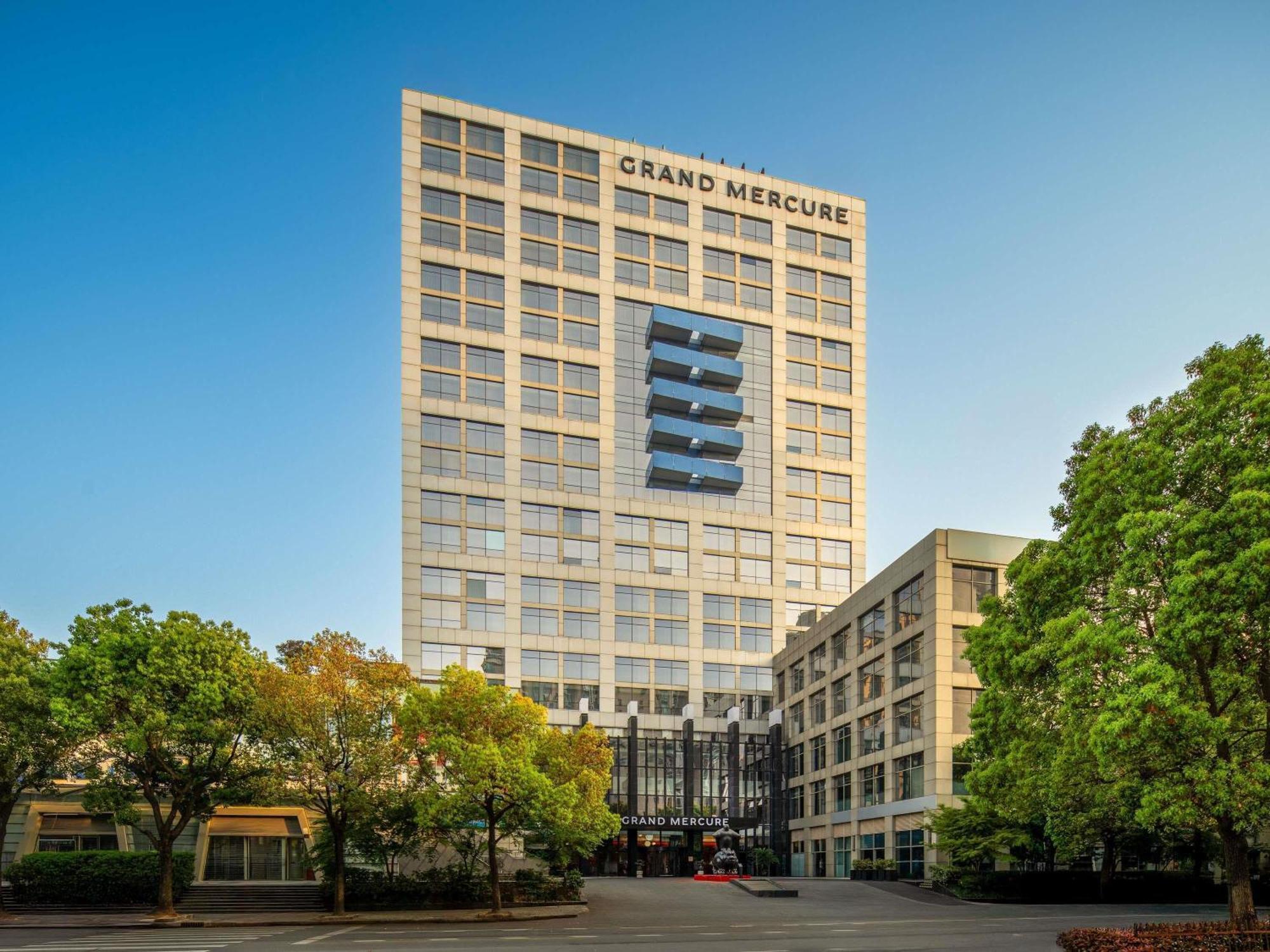 Grand Mercure Century Park Hotel