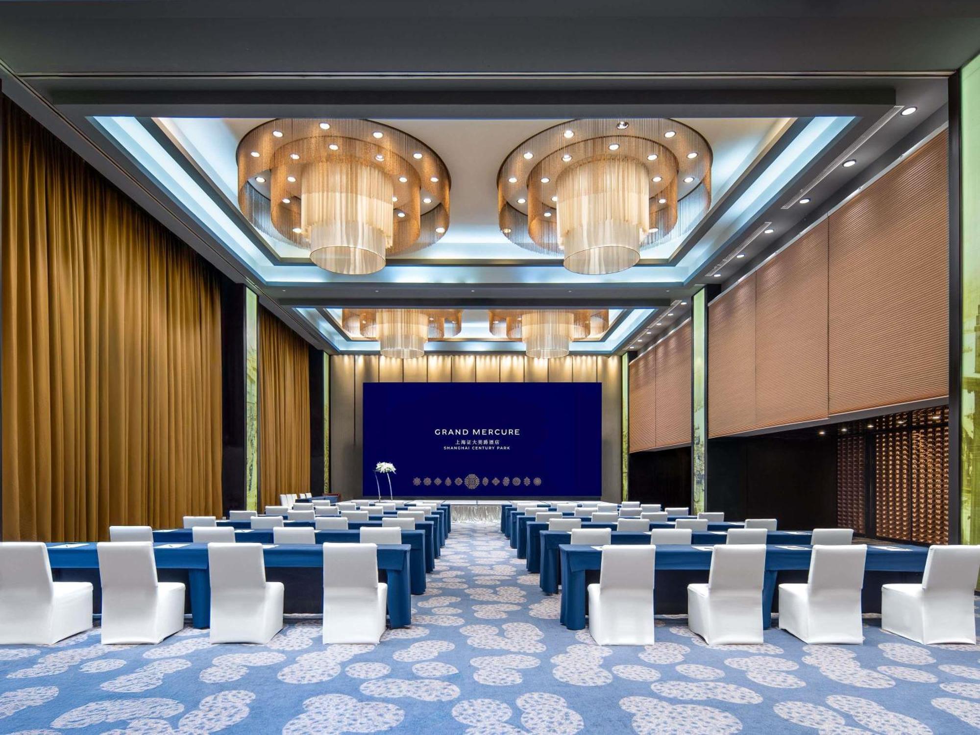 Grand Mercure Century Park Hotel